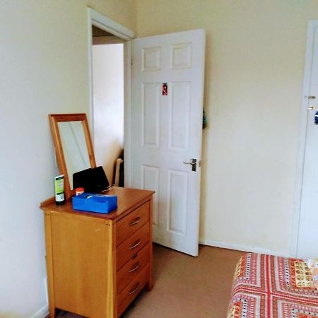 Comfortable Double Bedroom In London Hornchurch Buitenkant foto