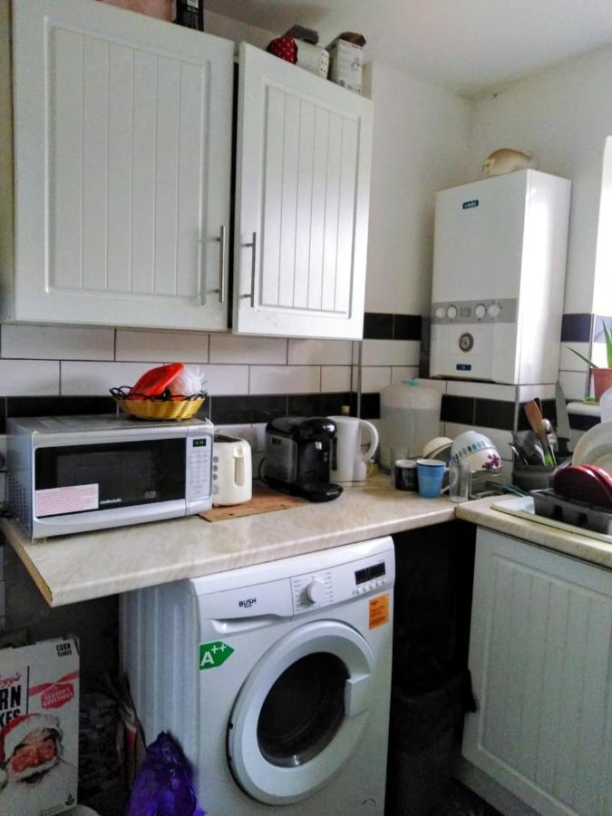 Comfortable Double Bedroom In London Hornchurch Buitenkant foto