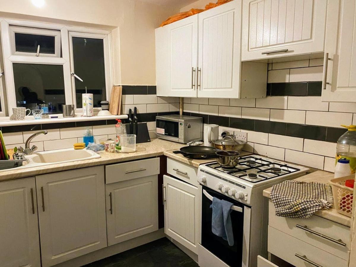 Comfortable Double Bedroom In London Hornchurch Buitenkant foto